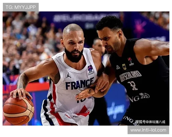 法国体育部长出席比赛呼吁理性观赛坚决反对球场暴力