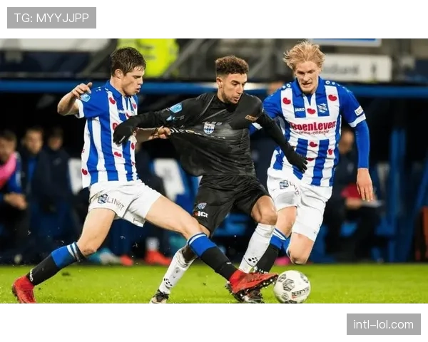 独家专访马德里竞技主帅：详解其“5-3-2”防守体系在欧冠中的实战演化